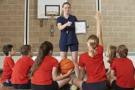 记者：尽管收到多份俱乐部报价 但阿莫林目前并不急于执教&计划先陪家人